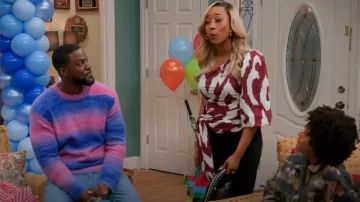 Bolso cruzado con moldura Aqua Bold Color negro/plata con cierre con cremallera interior en el bolsillo interior de mujer usado por Laura (Quin Walters) como se ve en House of Payne (S14E11)