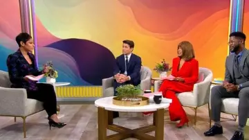 Blazer D’iyanu Uyai en tissu de boue noir violet porté par Jericka Duncan tel que vu dans CBS Mornings le 20 novembre 2025