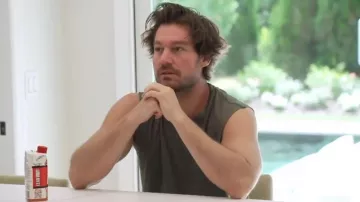 T-shirt Under Armour Drapeau de la liberté UA T-shirt à manches courtes sportives porté par Craig Conover tel que vu dans Southern Charm (S11E02)