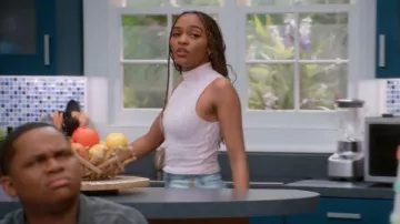 Forever 21 Haut sans manches à col faux porté par Jazmine Payne (China Anne McClain) tel que vu dans House of Payne (S14E12)