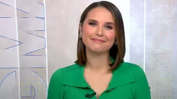 Robe-chemise maskin-shirt à manches courtes Sandro Lorel portée par Elizabeth Schulze, telle que vue dans Good Morning America le 25 novembre 2025