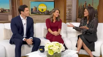 Robe Alexia Admor Sable portée par Ginger Zee vue dans Good Morning America le 25 novembre 2025