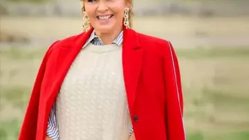 Finding Mr. Christmas S2 Melissa Peterman Red Coat worn by Self - Judge (Melissa Peterman) in Finding Mr. Christmas (S02)