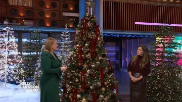 Boden Ruffled Ribbed Dress worn by Kait Taylor as seen in The Kelly Clarkson Show on November 25, 2025