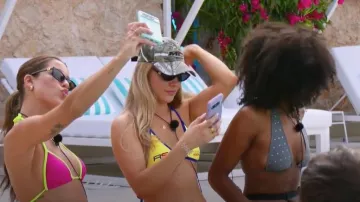 Gafas de sol ovaladas femeninas Le Specs Duskfall negras usadas por Sharn O'Brien tal como se ve en Love Island Australia (S07E02)