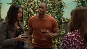 Pull Boss Linen Blend à col rond orange foncé porté par Carter Walton (Lawrence Saint-Victor) tel que vu dans The Bold and the Beautiful le 26 novembre 2025