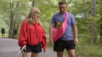 Transportín FurryFido Classic Reversible para Perro y Gato que lleva Colin Dooley, visto en Baylen Out Loud (S02E08)