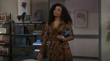 Robe mini blazer Fashion Nova Switchin' Up portée par Eva Thomas (Ambyr Michelle) telle que vue dans Beyond the Gates (S01E175)