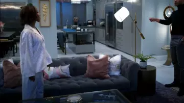 Antonio Melani x Elizabeth Damrich Dali Pantalon plat en satin imprimé en sergée porté par Andrea 'Andi' Barnes (KJ Smith) tel que vu dans Sistas de Tyler Perry (S09E17)