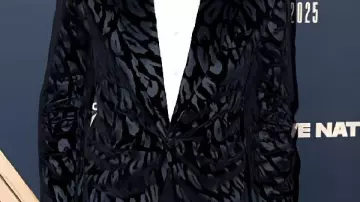 Blazer John Legend de la Gala BMAC 2025 llevado por John Legend en John Legend homenajeado en un evento de la Black Music Action Coalition