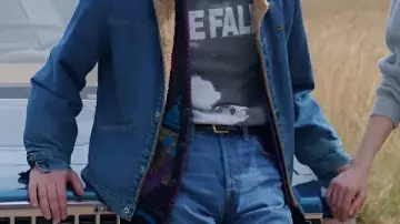 Cardigan worn by (Jonathan) in Stranger Things: The Rightside Up