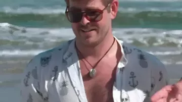 Camisa Southern Charm S11 con estampado de pirata pirata tal como se ve en Southern Charm