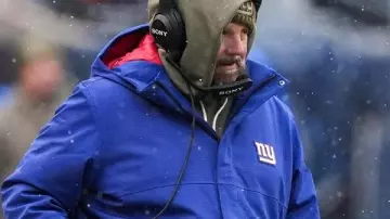 Brian Daboll NY Giants Blue Jacket en Cómo elegir la talla adecuada de camiseta de la NFL (Edición Nike)
