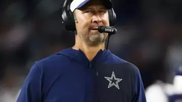 Brian Schottenheimer Dallas Cowboys con capucha en Cómo elegir la talla adecuada de camiseta de la NFL (Edición Nike)