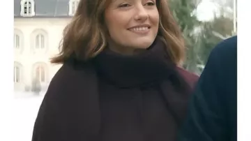 Problemas con el champán Abrigo de bufanda Minka Kelly Brown que lleva Sydney Price (Minka Kelly) en Problemas de Champán