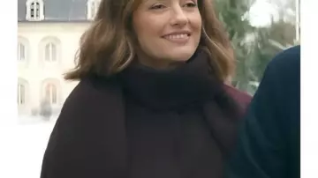 Problèmes de champagne Manteau écharpe Minka Kelly Brown porté par Sydney Price (Minka Kelly) dans Champagne Problems