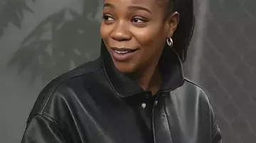 Veste en cuir noire Clayface Naomi Ackie portée par Caitlin Bates (Naomi Ackie) telle que vue dans Clayface