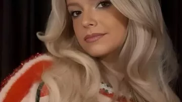 Pull de Noël laid de Carter Faith en Jimmy Fallon et Carter Faith - Pull moche | The Tonight Show avec Jimmy Fallon