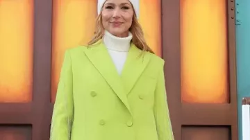 Desfile del Día de Acción de Gracias Macy's 2025 Jewel Coat en el videoclip Desfile del Día de Acción de Gracias de Macy's EN DIRECTO: Desfile de Macy's 2025 en Nueva York | Acción de Gracias 2025 | N18G
