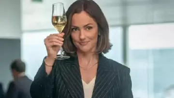 Acheter Minka Kelly Champagne Problèmes 2025 Prix Sydney Vente de Blazer noir à rayures de Sydney Prix (Minka Kelly) dans Champagne Problèmes