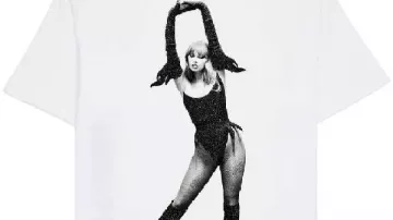 La vie d’une showgirl T-shirt Shiny Bug porté par Taylor Swift dans The Life Of A Showgirl The Shiny Bug Shirt