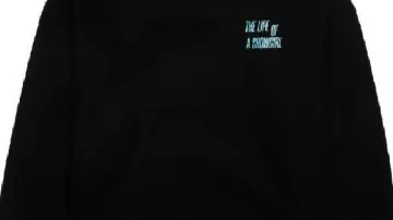 La vie d’une showgirl Black Sweat à capuche porté par Taylor Swift dans Taylor Swift | La bande-annonce officielle de la sortie officielle d’une showgirl