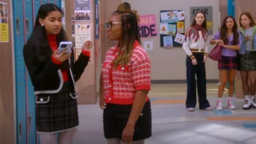 Veste en tweed raccourci avec bordure de perles Sandro portée par Shelly LeBrock (Trisha Macaden) telle que vue dans Electric Bloom (S01E12)