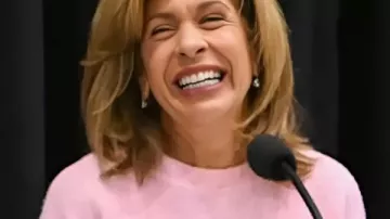 Macy’s Thanksgiving Day Parade 2025 Hoda Kotb Sweatshirt of Hoda Kotb as seen in Macy's Thanksgiving Day Parade