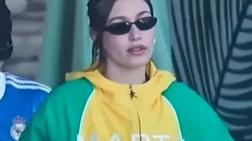 Chaqueta con capucha de Marty Supreme de Hailey Bieber como se ve en Marty Supreme