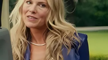 Veste en cuir violette Landman S02 Ali Larter portée par Angela Norris (Ali Larter) telle que vue dans Landman