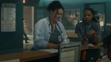 Veste de sport Adicolor Classics SST portée par le Dr Dana Dang (Aury Krebs) telle que vue dans Brilliant Minds (S02E05)