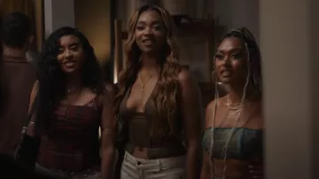 Camiseta Mistress Rocks Olive Open Front Halter llevada por Lisa Wilkes (Simone Joy Jones) como se ve en Bel-Air (S04E04)