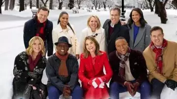 Shiralea Shir Touchscreen Gloves worn by Savannah Guthrie as seen in Today on December 1, 2025