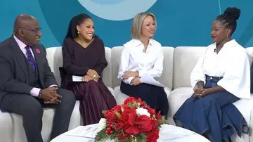 Jupe portefeuille Boss Feliora portée par Dylan Dreyer telle que vue dans Today le 1er décembre 2025