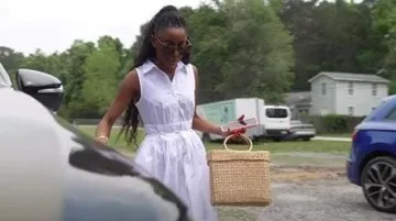 Cesta de mango de caña de pradera marina Habereindia usada por Venita Aspen como se ve en Southern Charm (S11E02)