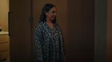 Sleepy Jones Isa Short Robe in Daisy Print worn by Molly Novak (Maya Rudolph) as seen in Loot (S03E09)
