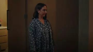 Sleepy Jones Isa Short Robe in Daisy Print worn by Molly Novak (Maya Rudolph) as seen in Loot (S03E09)