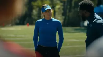 Nike Nike Pro DF LS Sous-couche portée par Ricky (Perry Mattfeld) telle que vue dans Chad Powers (S01E06)