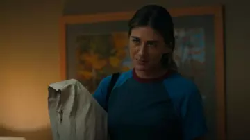 Haut H&M Raglan porté par Ricky (Perry Mattfeld) tel que vu dans Chad Powers (S01E06)