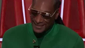 The Voice S28 Snoop Dogg Green Coat que lleva (Snoop Dogg) en The Voice (T28)