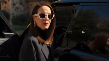 Alaia AA0081S llevada por Carrington Lane (Sarah Paulson) como se ve en All's Fair (S01E07)