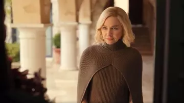 Vestido de día sin mangas de Cachemir de la Colección Ralph Lauren Lofty Cashmere Rib y sin mangas usado por Liberty Ronson (Naomi Watts) como se ve en All's Fair (S01E07)