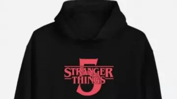 Sweat à capuche noir de Stranger Things S5 vu dans Stranger Things (S05)