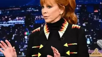 The Tonight Show Protagonizado por Jimmy Fallon S13 Reba McEntire Chaqueta llevada por (Reba McEntire) en The Tonight Show Protagonizada por Jimmy Fallon