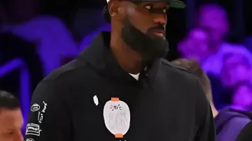 LeBron James Pelicans vs Sudadera de los Lakers en NBA LIVE! New Orleans Pelicans vs Los Angeles Lakers | 30 de noviembre de 2025 Pelicans vs Lakers | 2K26