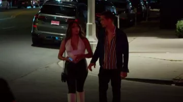 Hello Molly Base Contour Simplify Halter Top White que lleva Kim Suarez como se ve en Vanderpump Rules (S12E01)