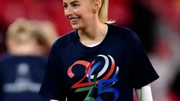 Chloe Kelly Women’s International Friendly T-Shirt in England's Heroines - Ella Toone vs Chloe Kelly