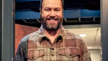 Taran Killam Late Night With Seth Meyers S13 Shirt worn by (Taran Killam) in Late Night with Seth Meyers (S12)