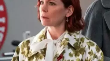 Manteau porté par Elsbeth Tascioni (Carrie Preston) tel que vu dans Elsbeth (S03E02)