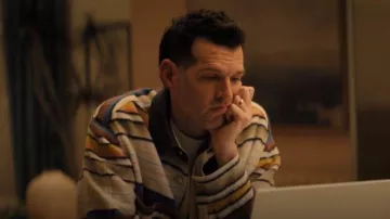 Isabel Marant Duncan Sobre-shirt porté par Sasha Roklov (Timothy Simons) comme on le voit dans Nobody Wants This (S02E08)